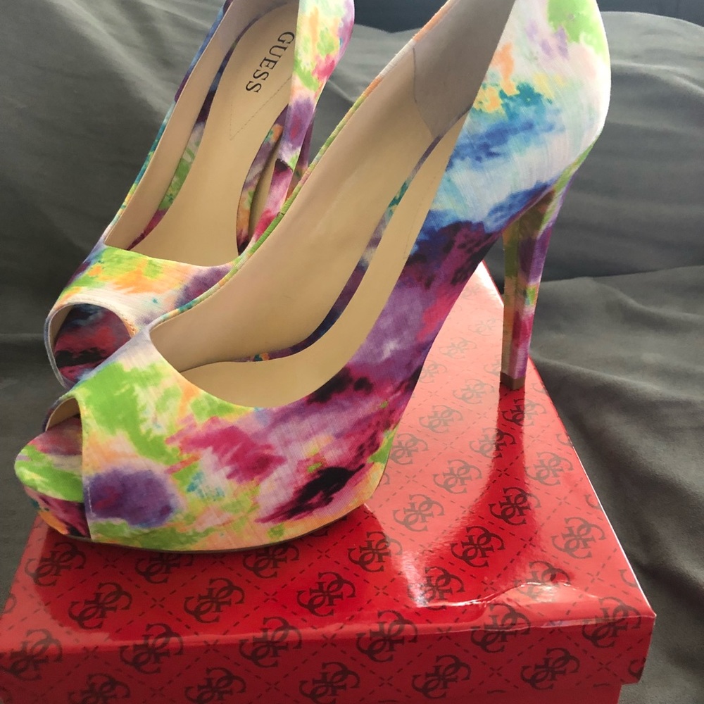 Guess Multi Color Pumps